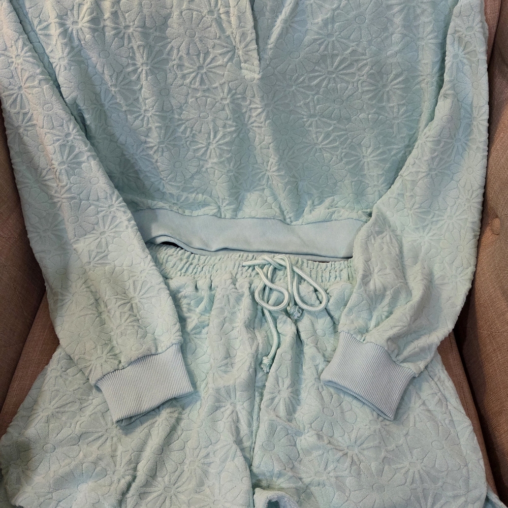 Pink Lily Soft Mint Embossed Terrycloth Floral Shorts Set Size Small
